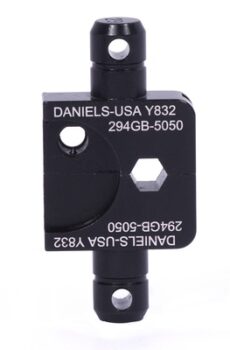 Y832